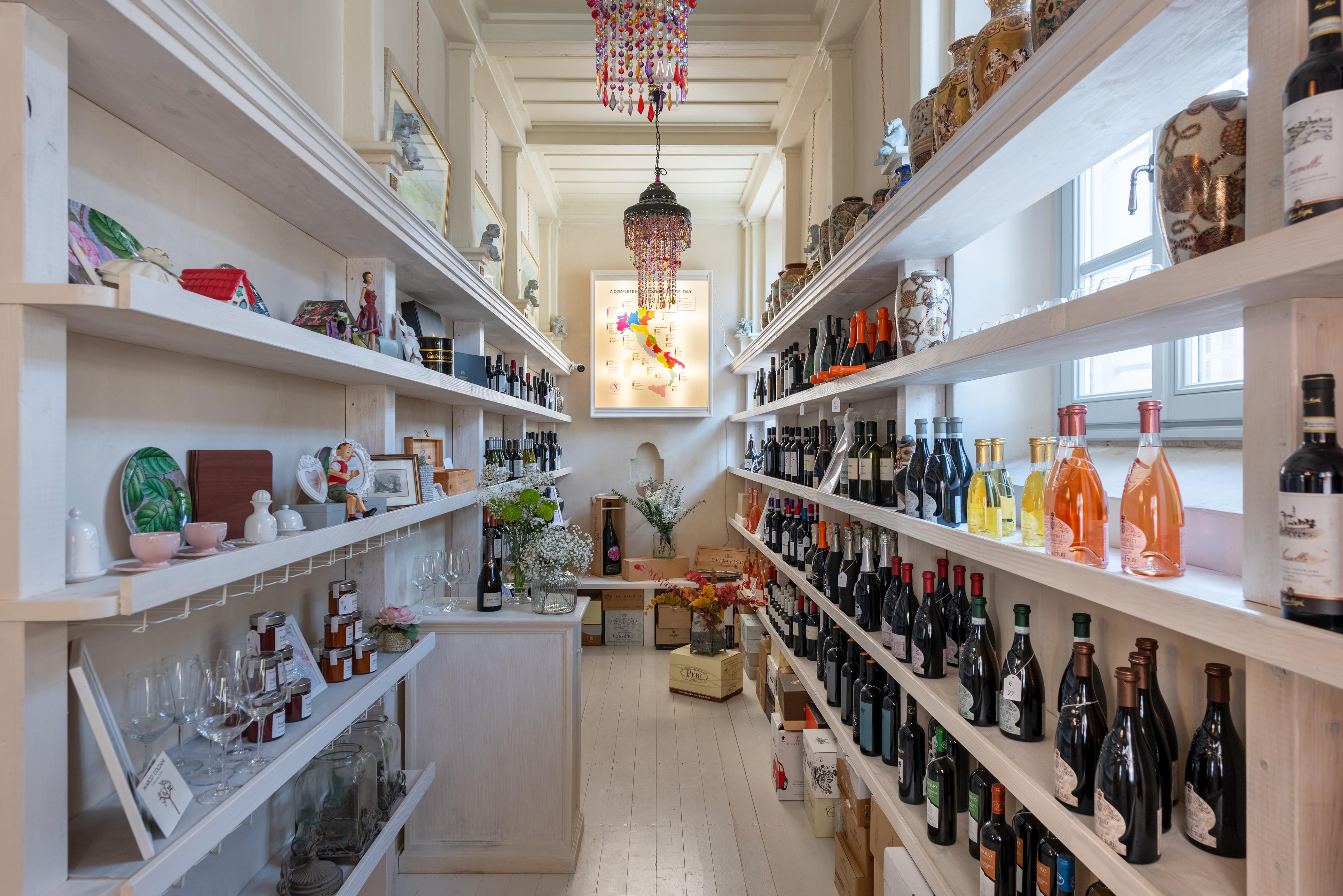 新宫殿酒店 蒙地基亚里 外观 照片